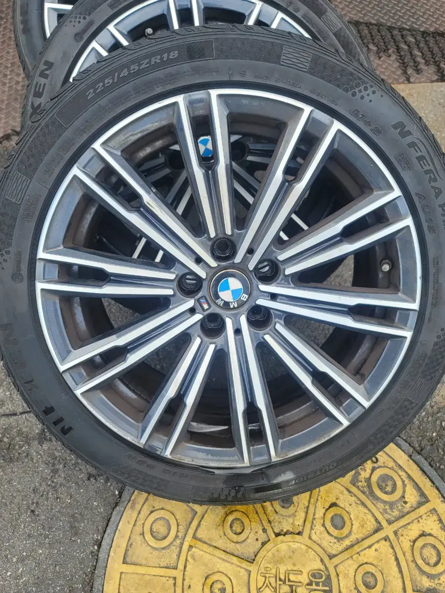 BMW320D M18인치 휠타이어